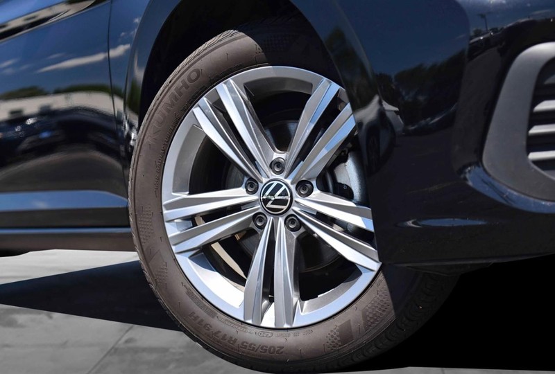 Volkswagen Jetta Vehicle Image 03