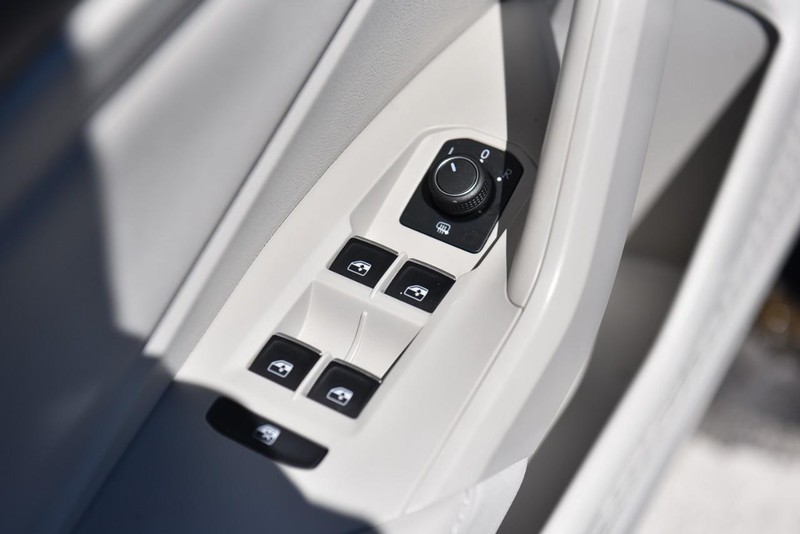 Volkswagen Jetta Vehicle Image 08