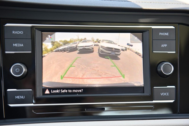 Volkswagen Jetta Vehicle Image 13