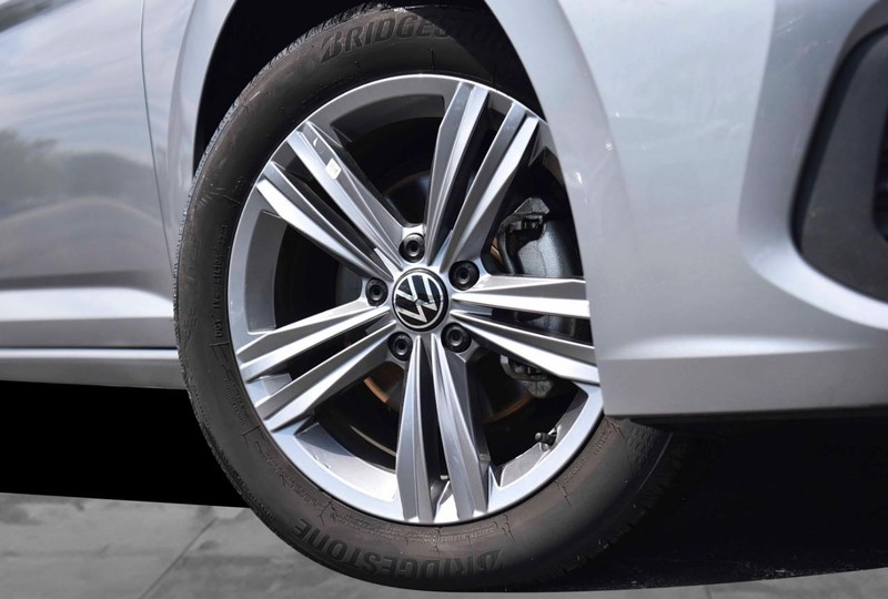 Volkswagen Jetta Vehicle Image 03