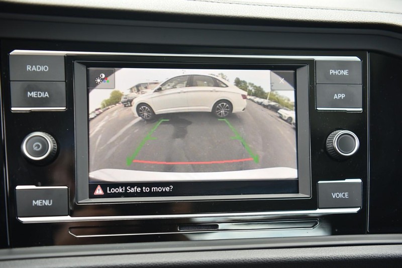 Volkswagen Jetta Vehicle Image 13
