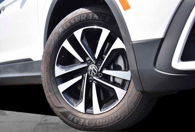 Volkswagen Tiguan Vehicle Image 03