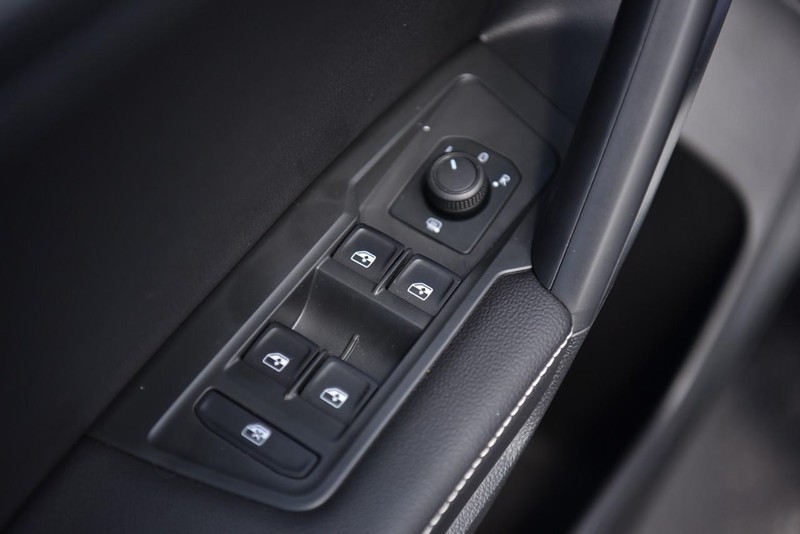Volkswagen Tiguan Vehicle Image 08