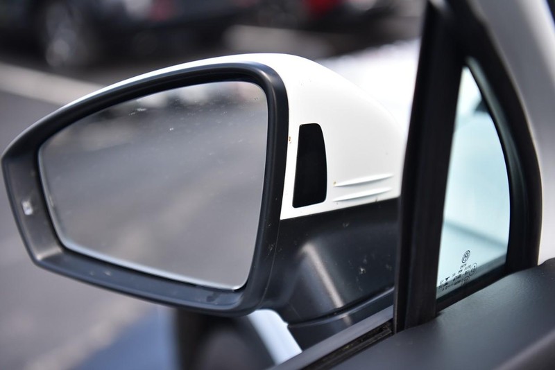 Volkswagen Tiguan Vehicle Image 09