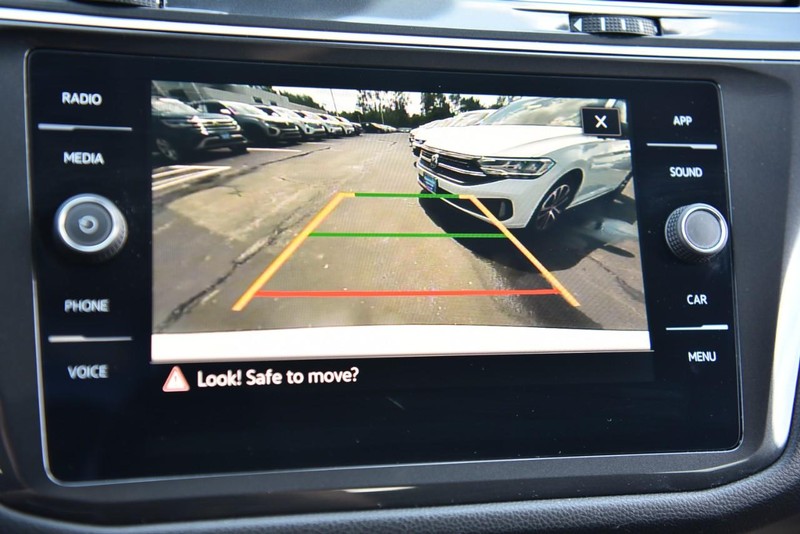Volkswagen Tiguan Vehicle Image 12