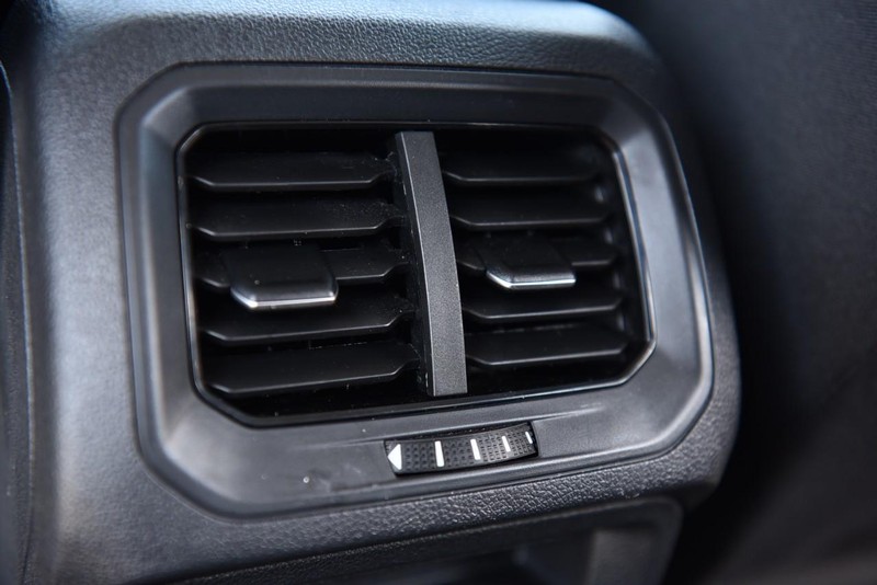 Volkswagen Tiguan Vehicle Image 23