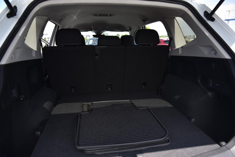 Volkswagen Tiguan Vehicle Image 24