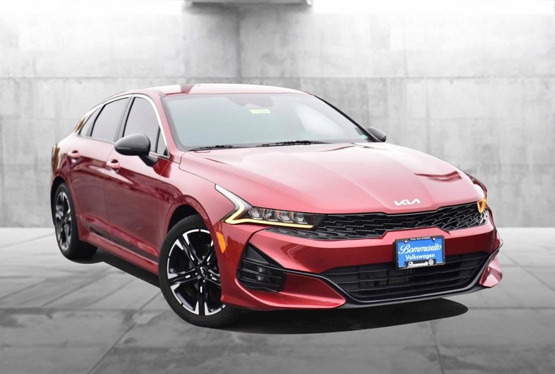 Kia K5 Vehicle Image 02