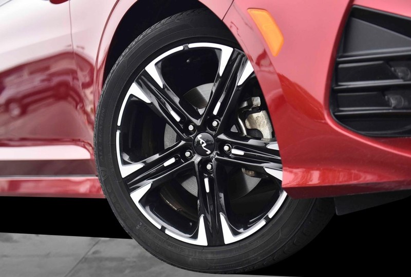 Kia K5 Vehicle Image 03