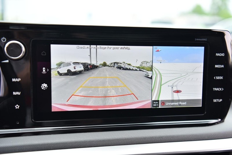 Kia K5 Vehicle Image 12