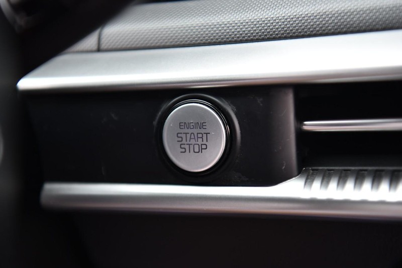 Kia K5 Vehicle Image 17