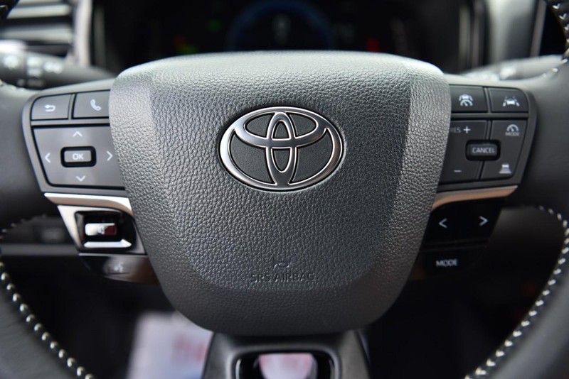 Toyota Camry Vehicle Image 19