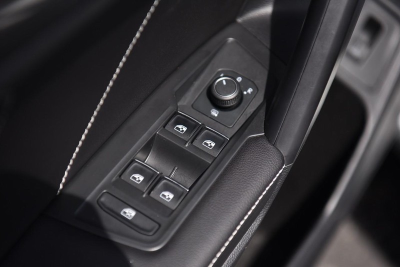 Volkswagen Tiguan Vehicle Image 08