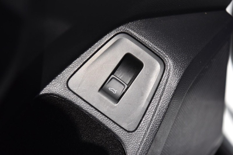 Volkswagen Tiguan Vehicle Image 09