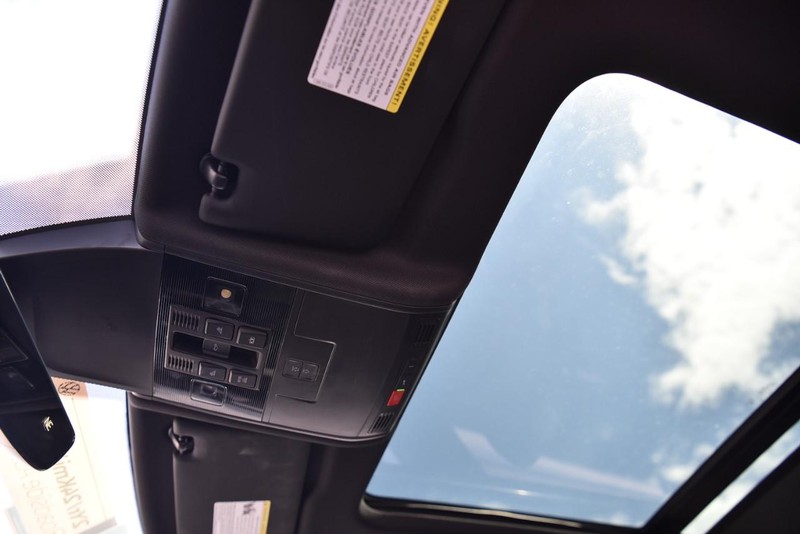 Volkswagen Tiguan Vehicle Image 22