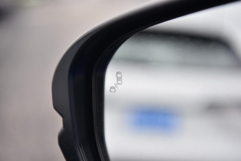 Honda CR-V Hybrid Vehicle Image 10