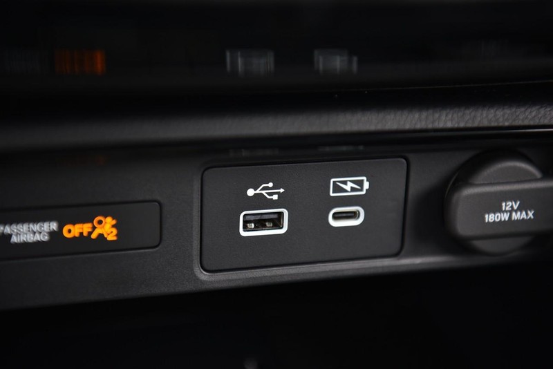 Honda CR-V Hybrid Vehicle Image 16