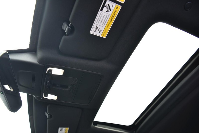 Honda CR-V Hybrid Vehicle Image 23