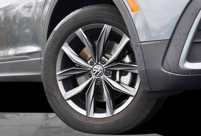 Volkswagen Tiguan Vehicle Image 03