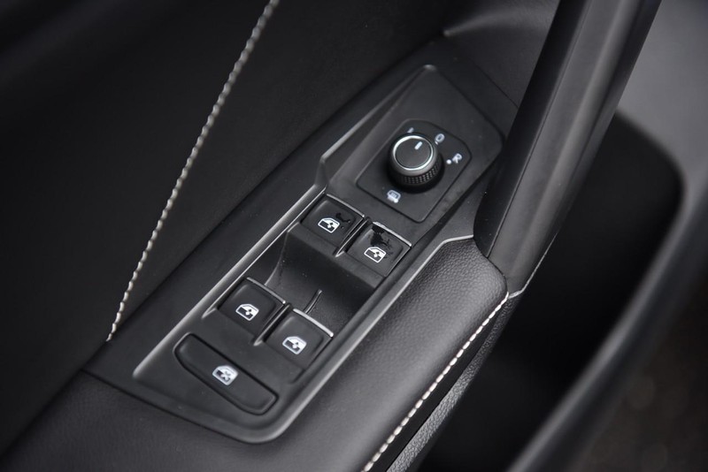 Volkswagen Tiguan Vehicle Image 08