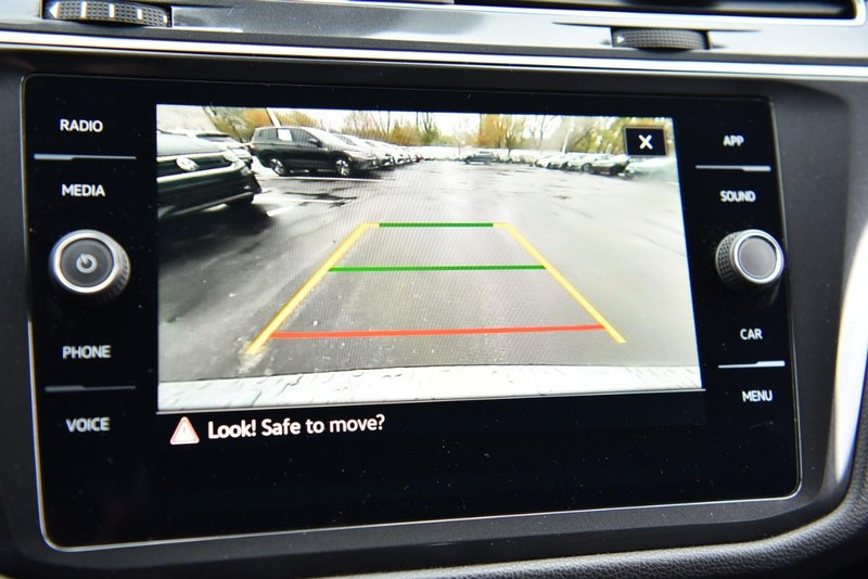 Volkswagen Tiguan Vehicle Image 11