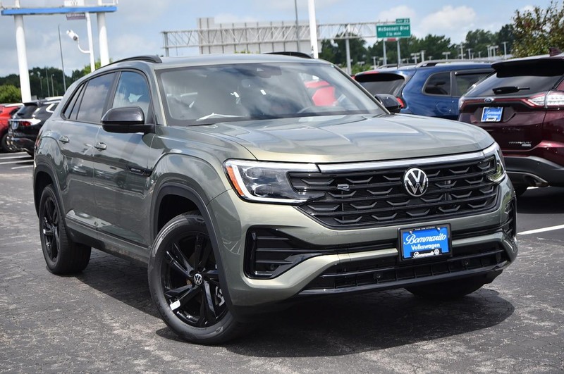Volkswagen Atlas Cross Sport Vehicle Image 02