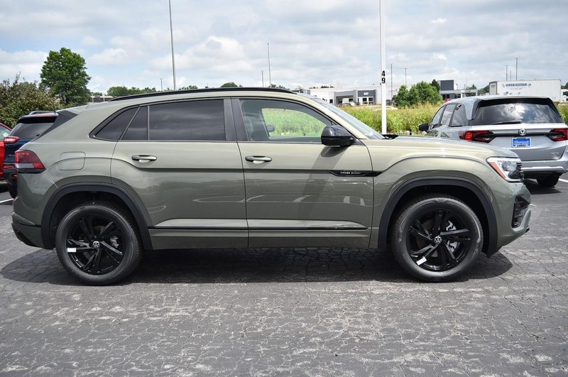 Volkswagen Atlas Cross Sport Vehicle Image 05