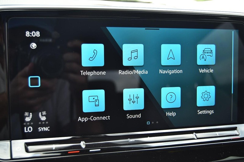 Volkswagen Atlas Cross Sport Vehicle Image 14