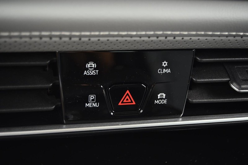 Volkswagen Atlas Cross Sport Vehicle Image 15