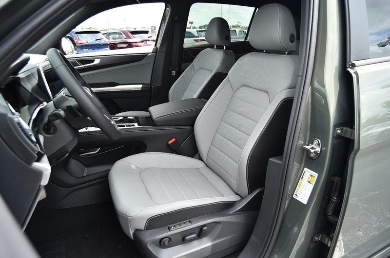 Volkswagen Atlas Cross Sport Vehicle Image 19