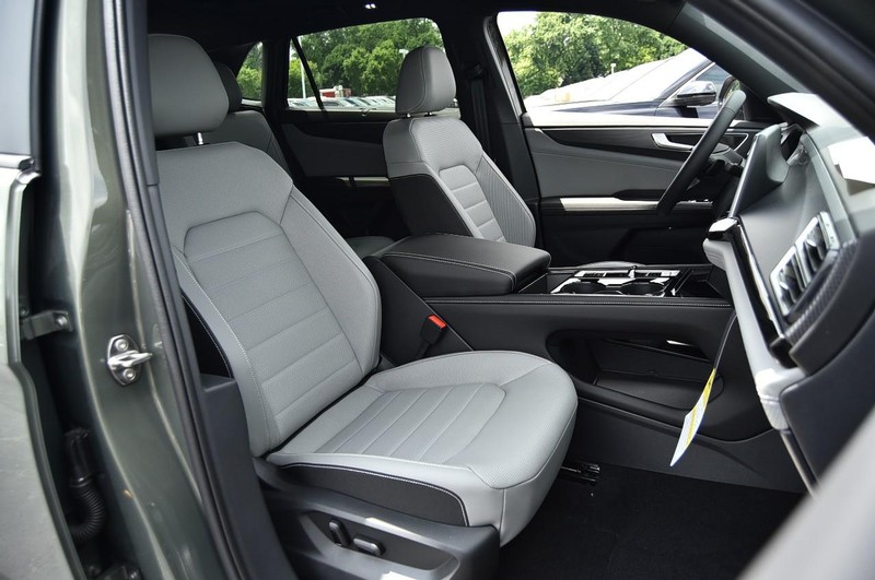 Volkswagen Atlas Cross Sport Vehicle Image 20