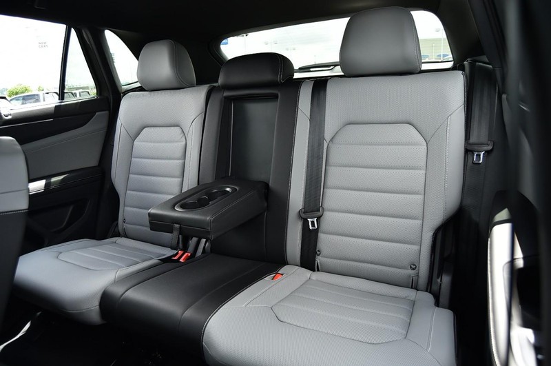 Volkswagen Atlas Cross Sport Vehicle Image 22
