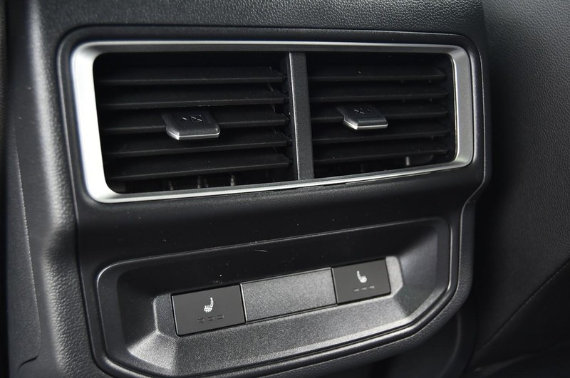 Volkswagen Atlas Cross Sport Vehicle Image 23