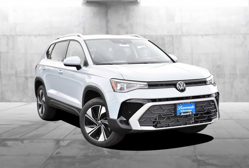 Volkswagen Taos Vehicle Image 02