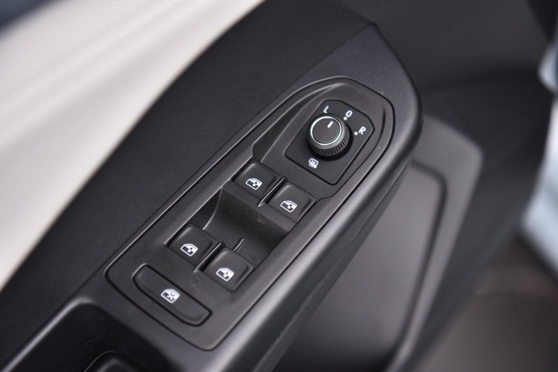 Volkswagen Taos Vehicle Image 08