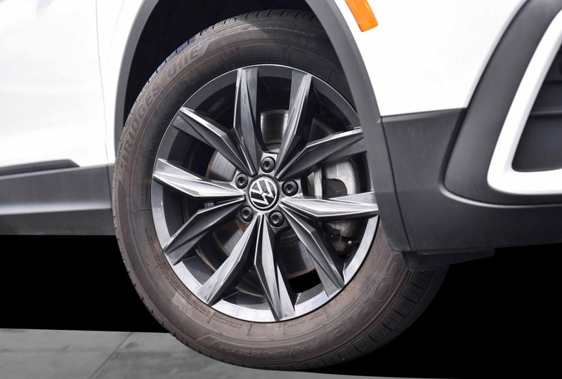 Volkswagen Tiguan Vehicle Image 03