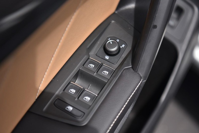 Volkswagen Tiguan Vehicle Image 08