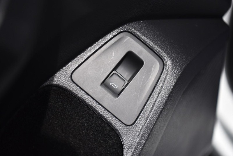 Volkswagen Tiguan Vehicle Image 09
