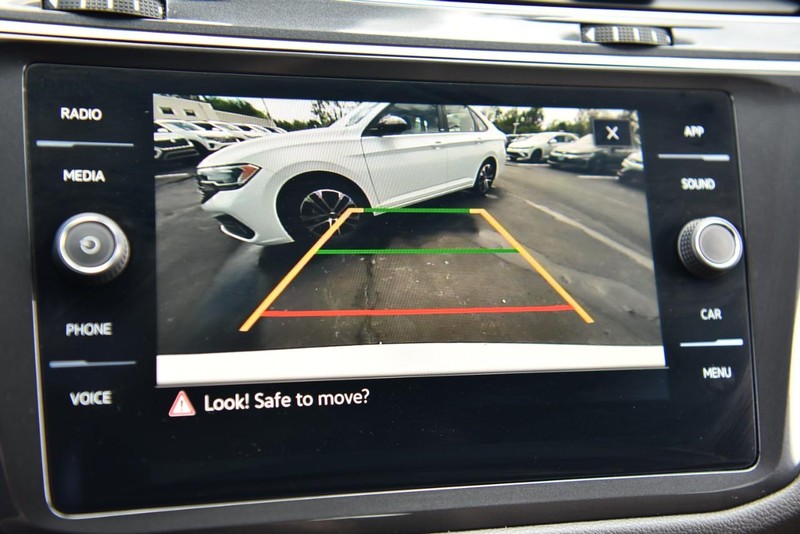 Volkswagen Tiguan Vehicle Image 13