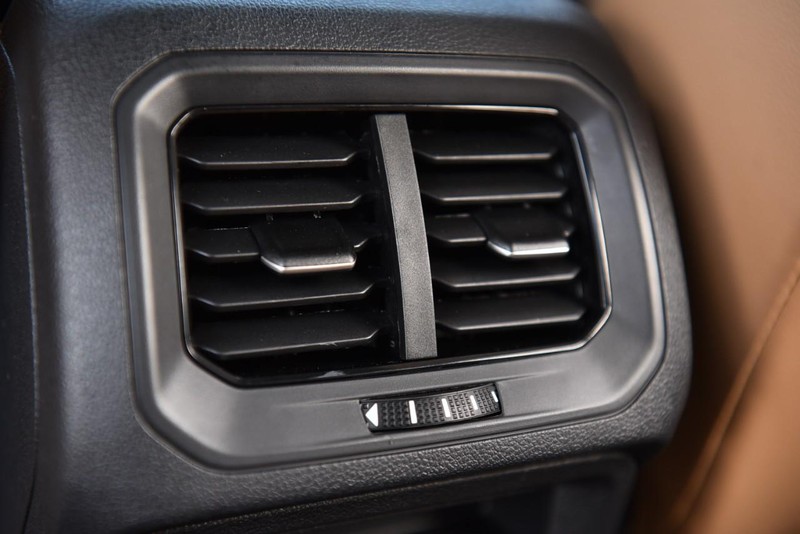 Volkswagen Tiguan Vehicle Image 25