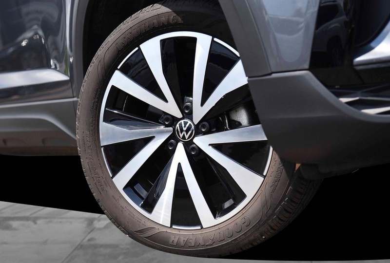Volkswagen Taos Vehicle Image 03