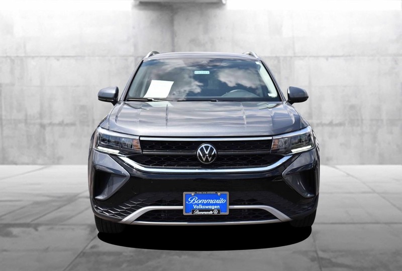 Volkswagen Taos Vehicle Image 04