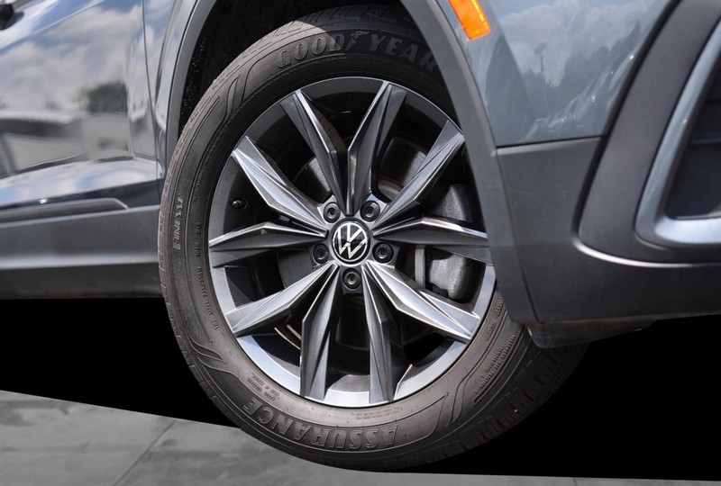 Volkswagen Tiguan Vehicle Image 03