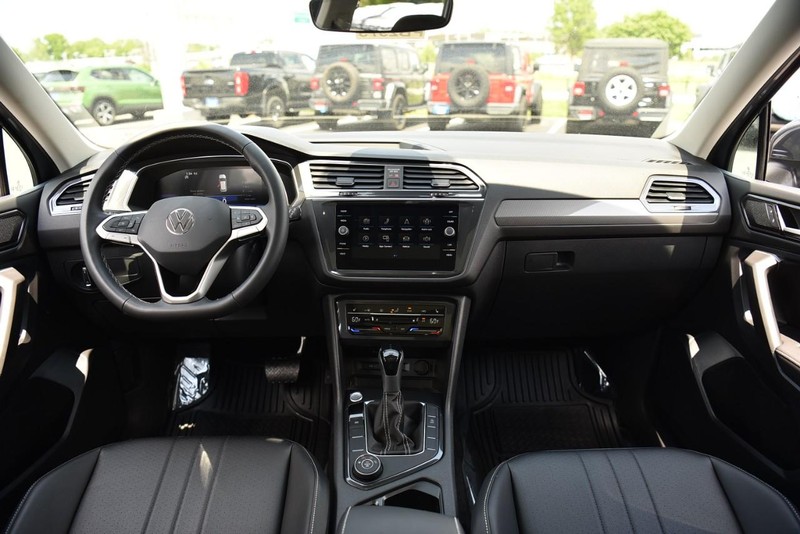 Volkswagen Tiguan Vehicle Image 07