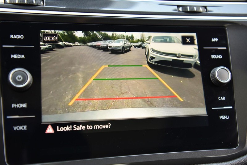 Volkswagen Tiguan Vehicle Image 11