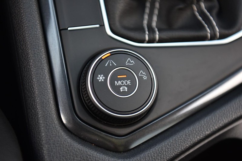 Volkswagen Tiguan Vehicle Image 16