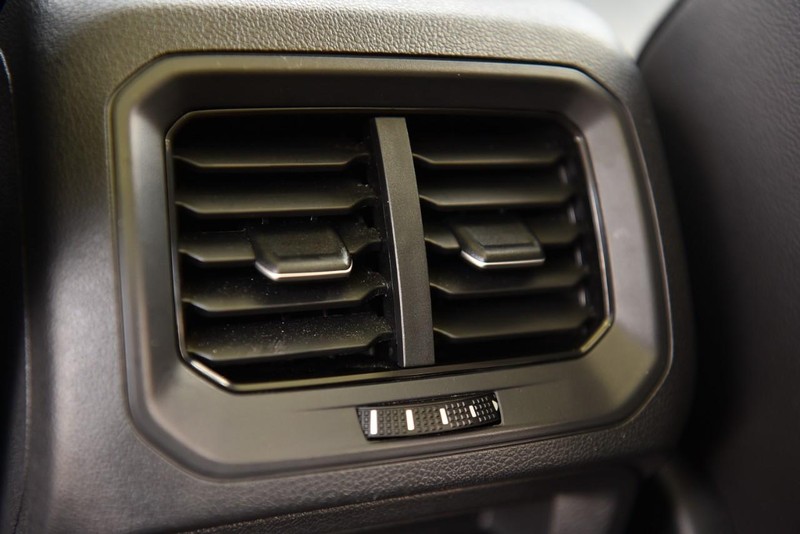 Volkswagen Tiguan Vehicle Image 23