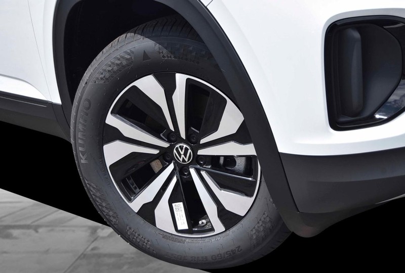 Volkswagen Atlas Cross Sport Vehicle Image 03