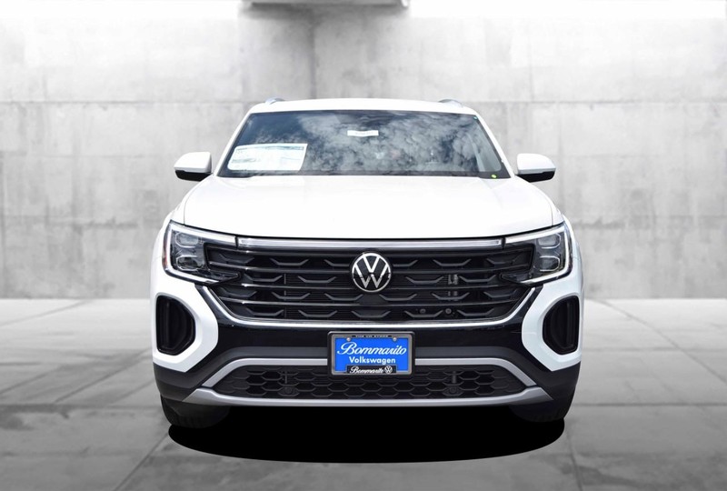 Volkswagen Atlas Cross Sport Vehicle Image 04