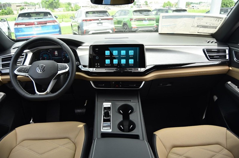 Volkswagen Atlas Cross Sport Vehicle Image 07